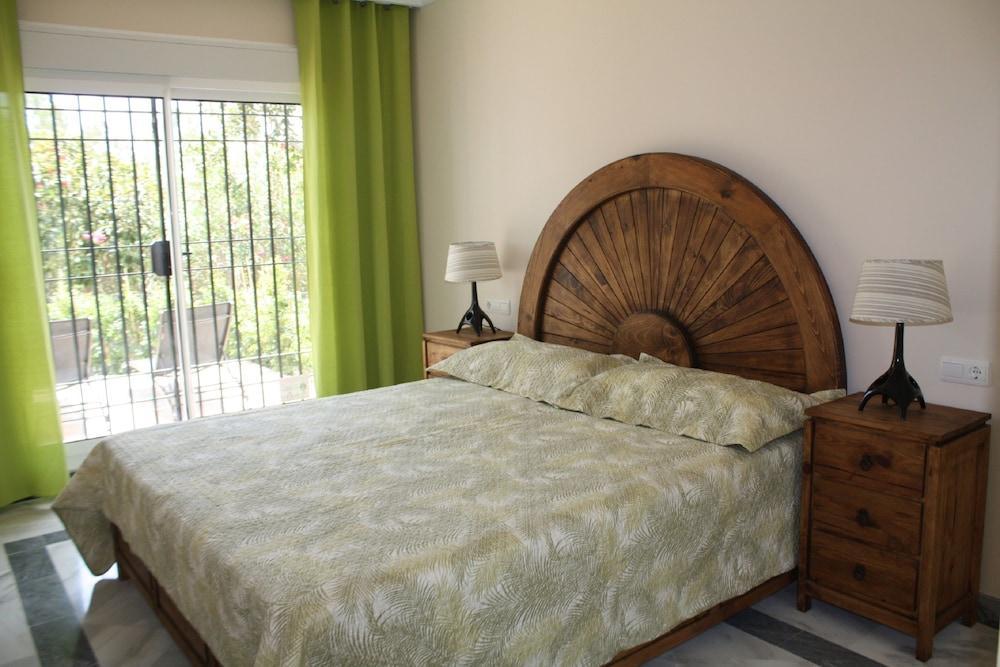Aries Apartament *